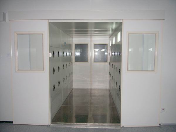 潔凈工程中的風(fēng)淋室要如何安裝?潔凈工程中風(fēng)淋室有什么作用?